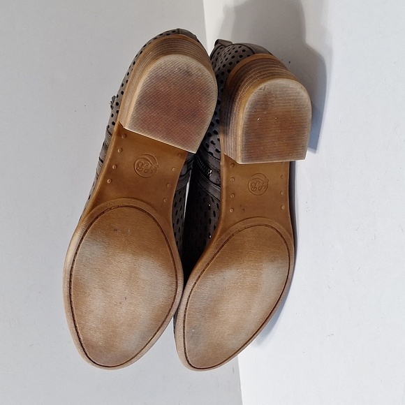 Lucky Brand Gray Gorpcore Preppy Almond Toe Perforated Basel Ankle Booties Sz 10 - Picture 10 of 11